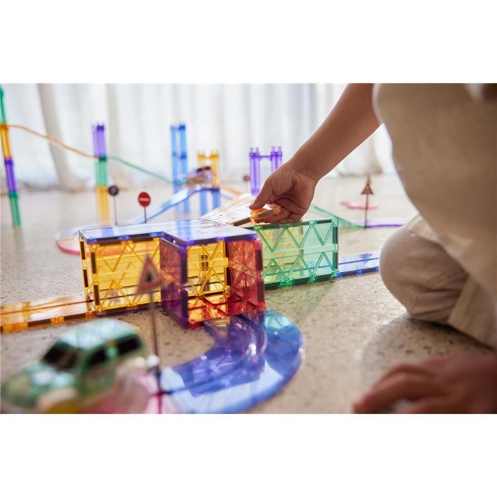 Cleverclixx Autobahn-Bausatz in Pastellfarben 80 Teile, Magnetspielzeug Rennstrecke mit Auto & Verkehrsschilder