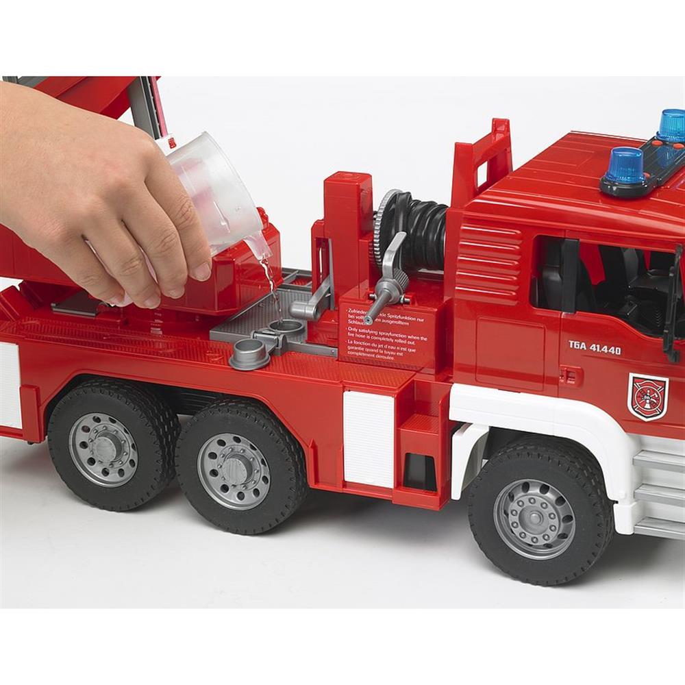 Bruder 02771 - MAN TGA Feuerwehr mit Drehleiter, Wasserpumpe und Light & Sound Modul