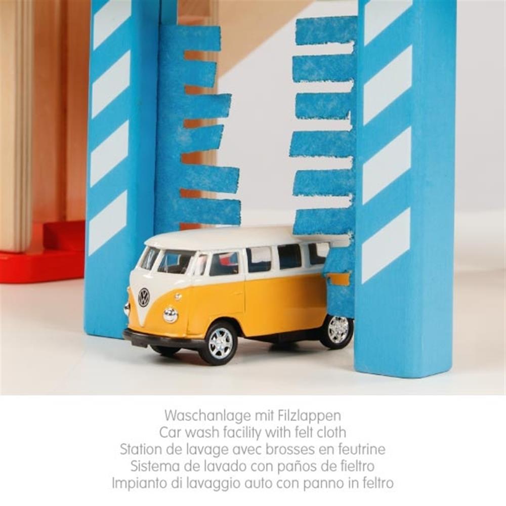Goki Parkhaus mit Tanksäulen und Waschanlage, Holzspielzeug