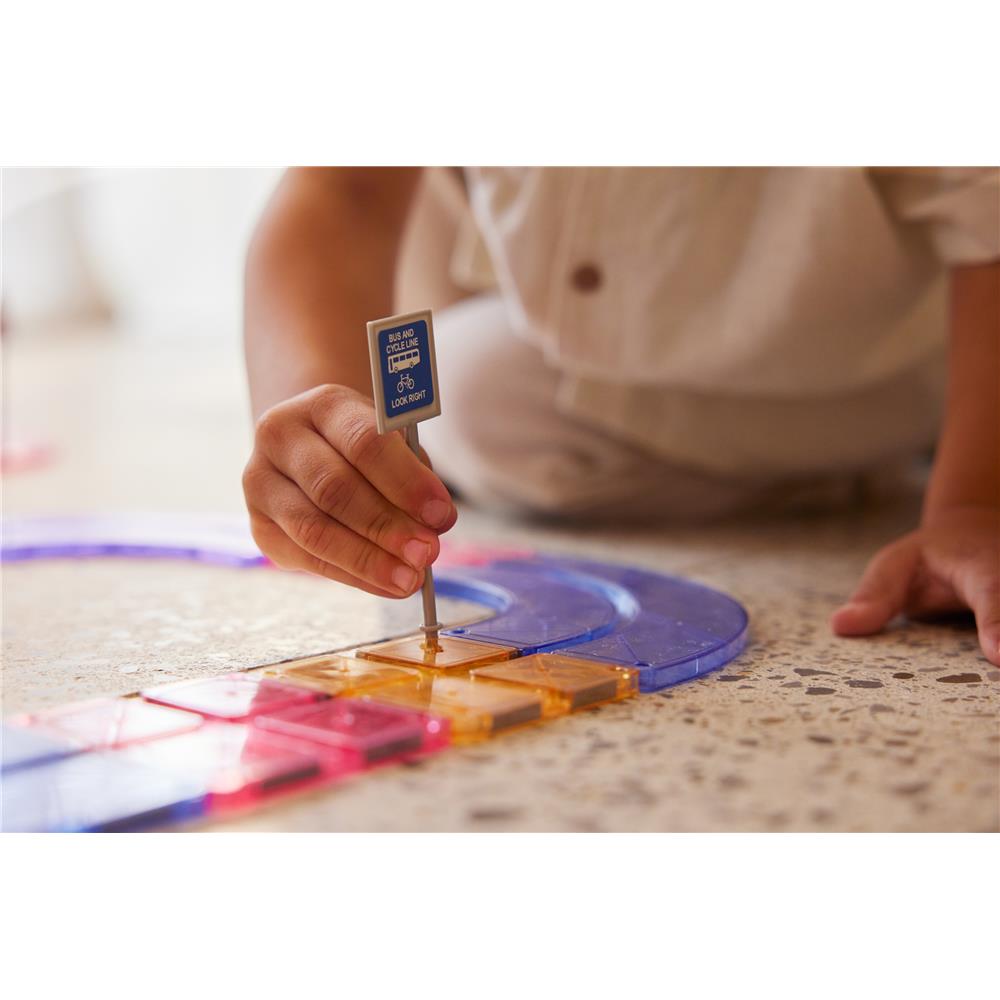 Cleverclixx Autobahn-Bausatz in Pastellfarben 80 Teile, Magnetspielzeug Rennstrecke mit Auto & Verkehrsschilder