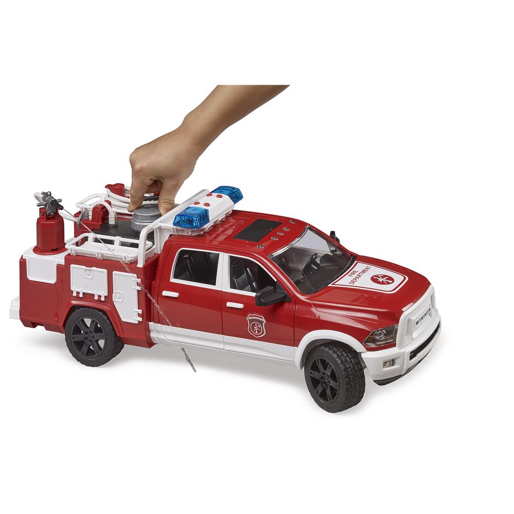 Bruder 02544 - RAM 2500 Feuerwehreinsatzwagen, 1:16, mit Licht & Sound Modul