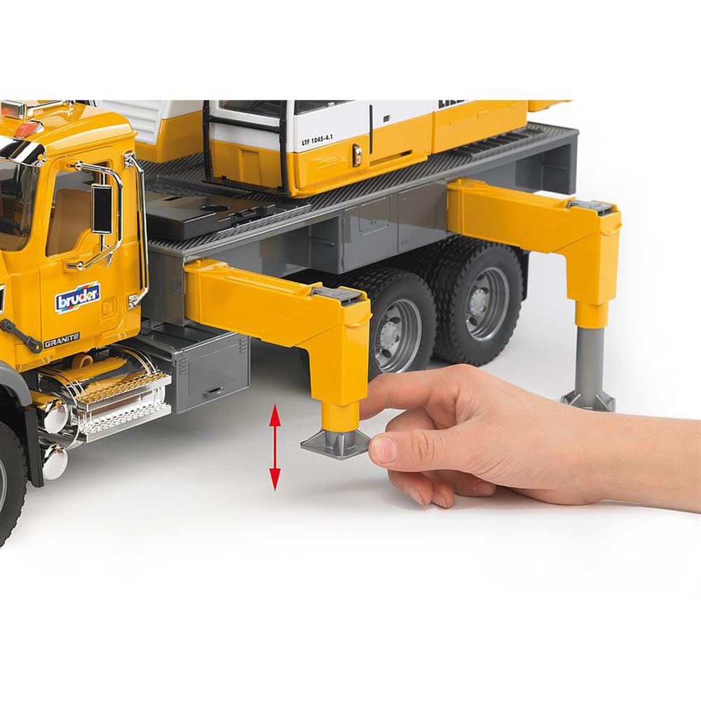 Bruder 02818 - MACK Granite Liebherr Kran-LKW, 1:16