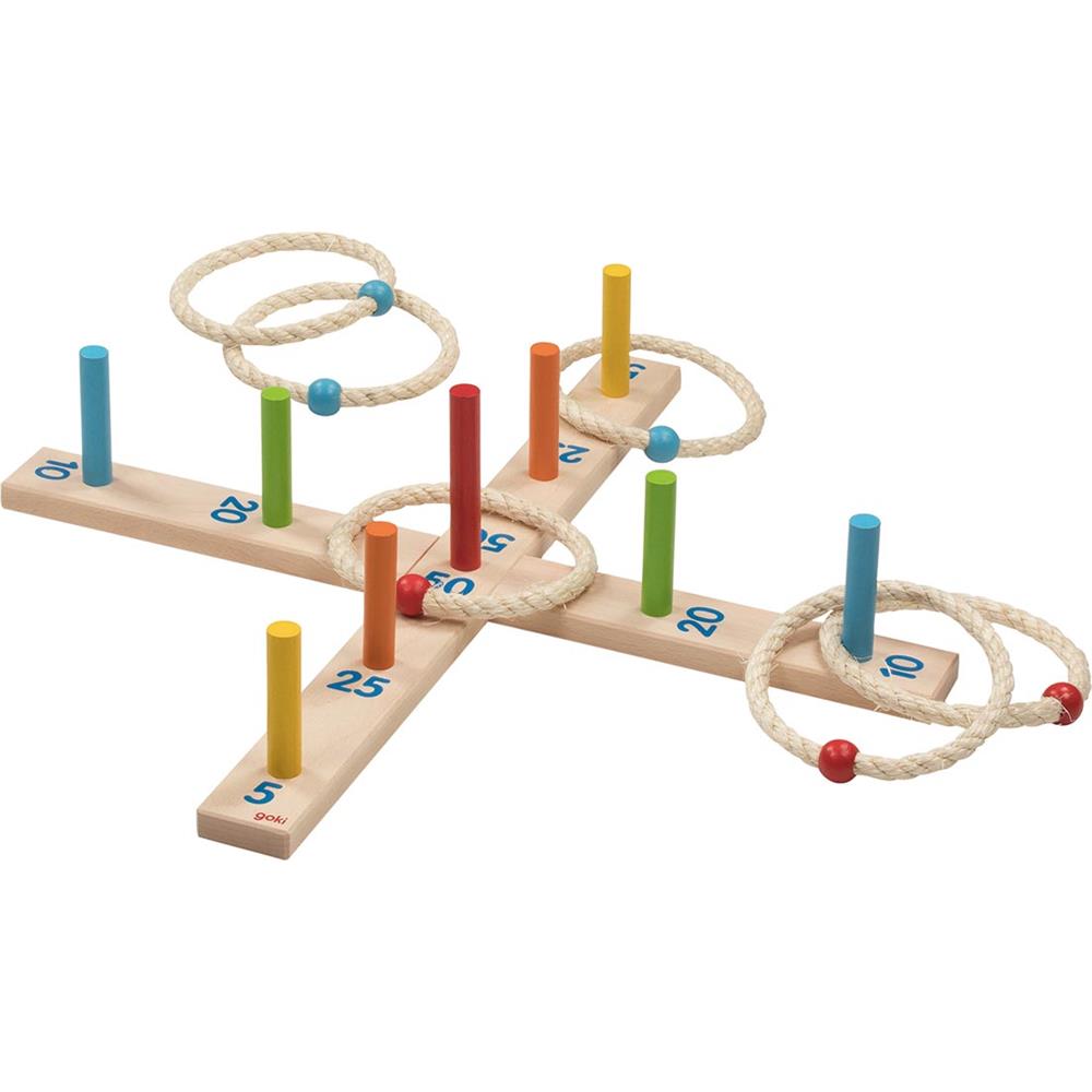 Goki Ringwurfspiel mit 6 Sisalringen - Holzspielzeug Wurfspiel Outdoorspiel Ringe werfen