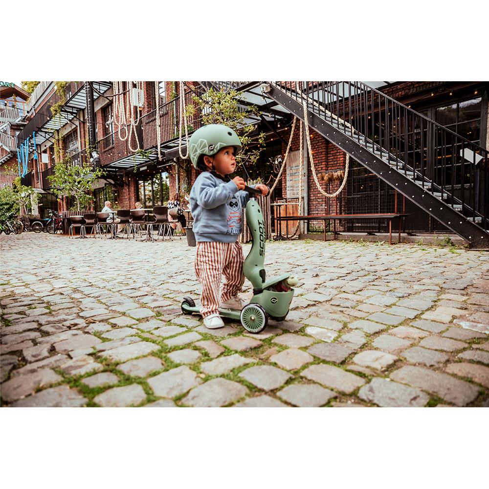 Scoot & Ride Highwaykick 1 Lifestyle, green lines - Kinderroller mit Aufbewahrungsbox