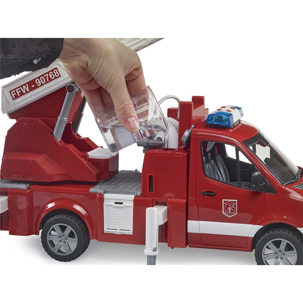 Bruder 02673 - MB Sprinter Feuerwehr mit Drehleiter, Pumpe, mit Licht & Sound Modul