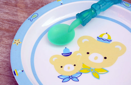 Kindergeschirr mit Teddy-Motiv.