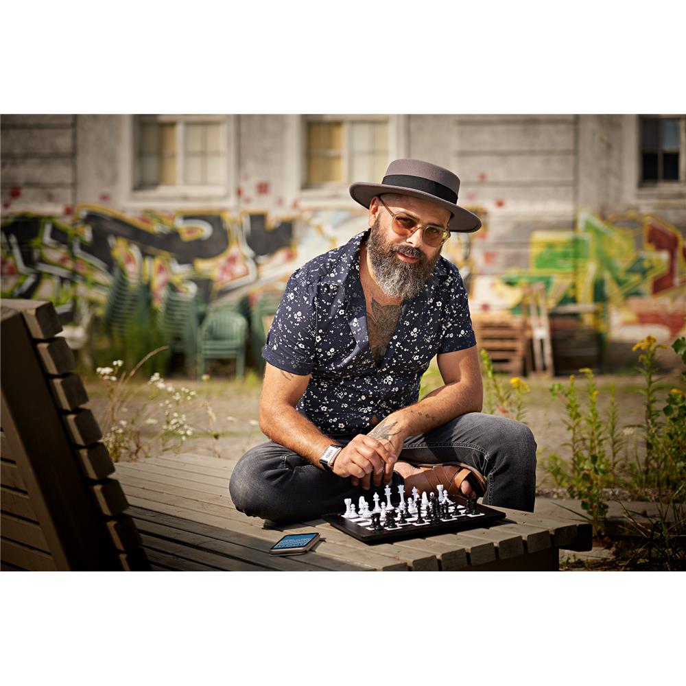 MILLENNIUM eONE M841 – Elektronisches Schachbrett für Online-Spiel mit LEDs & Akku