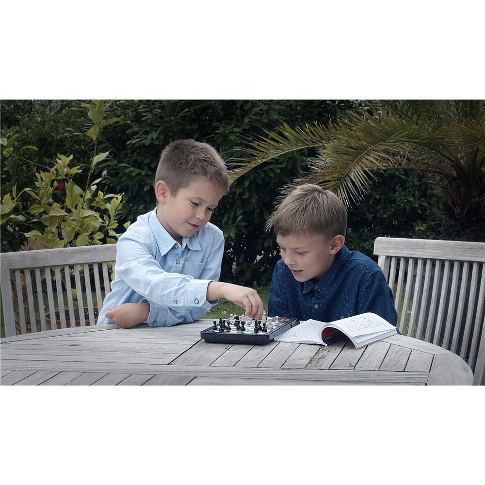 MILLENNIUM M805 Karpov Schachschule – Schachcomputer mit Lernfunktion