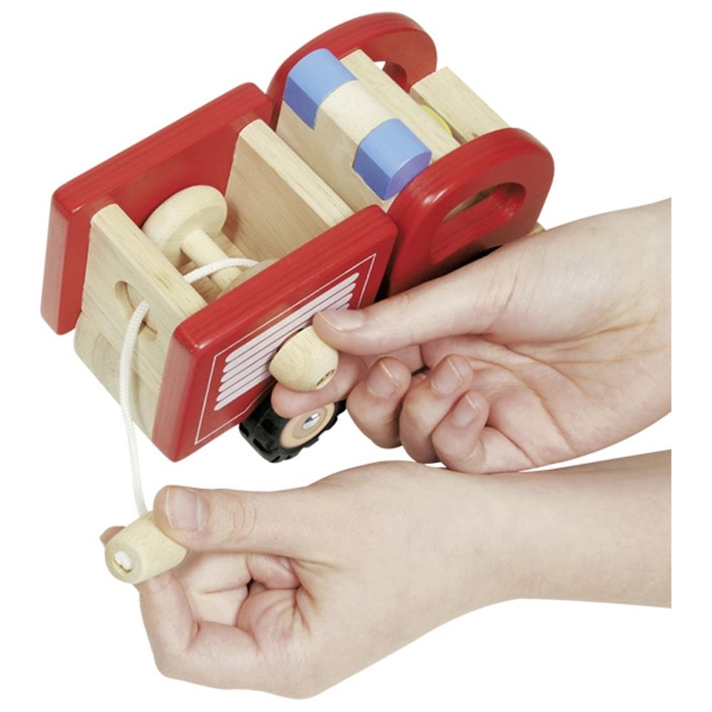 Goki Einsatzfahrzeug aus Holz - Feuerwehr mit Spielfigur
