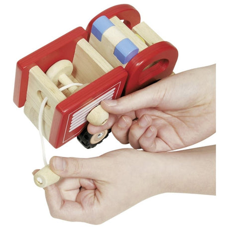 goki Einsatzfahrzeug aus Holz - Feuerwehr mit Spielfigur