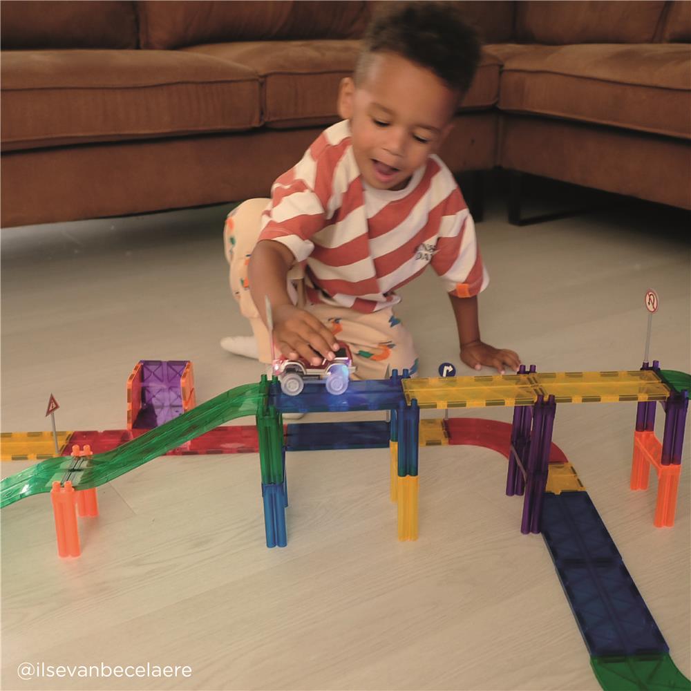 Cleverclixx Autobahn-Bausatz in Knallfarben 65 Teile, Magnetspielzeug Rennstrecke mit Auto & Verkehrsschilder