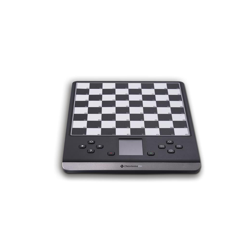 MILLENNIUM M815 Chess Genius Pro – Schachcomputer mit Farbdisplay & 2.200 ELO